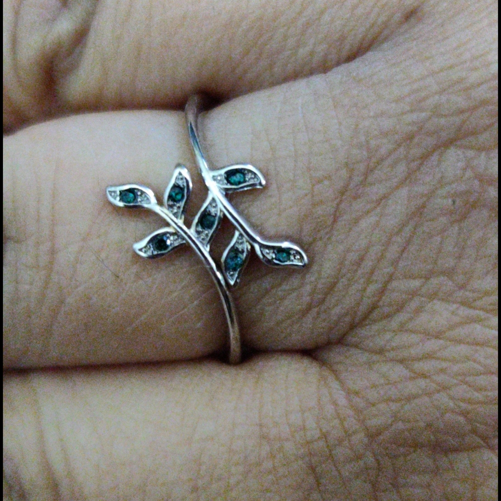 Emerald tone leaf inspired ring